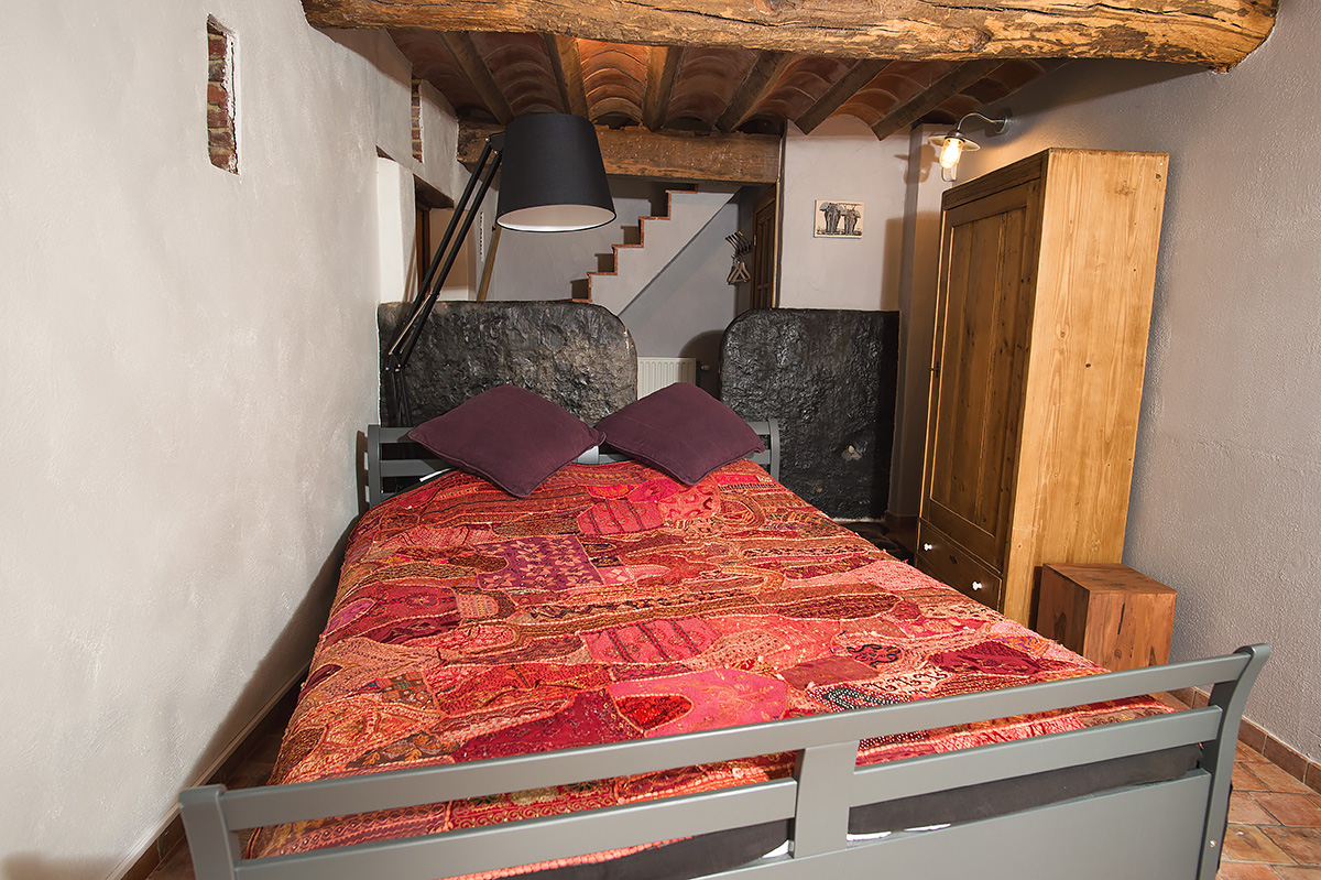rustieke slaapkamer in authentiek vakantieverblijf