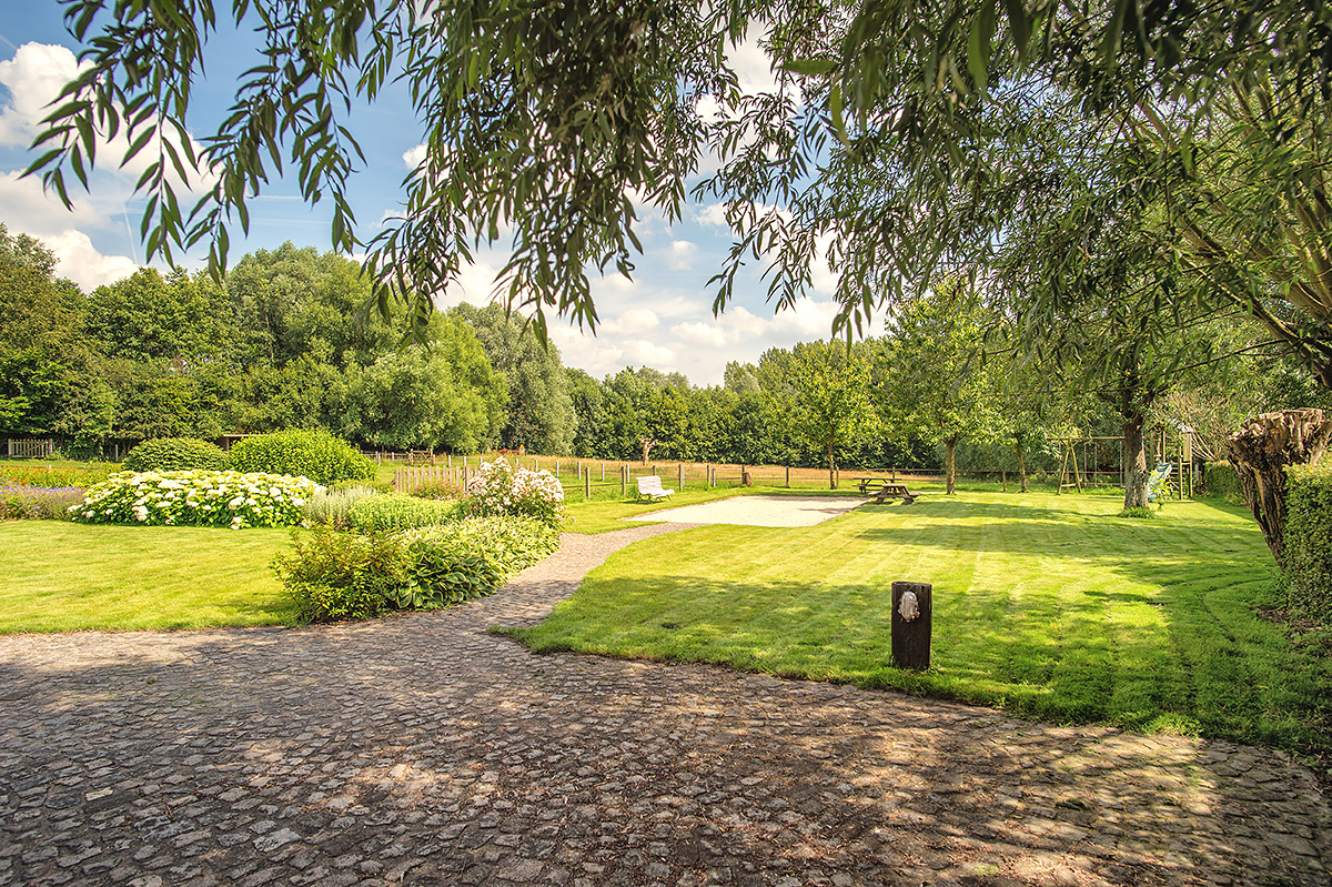 zicht op tuin vakantiehuis in de vlaamse ardennen